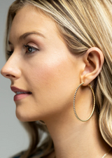 Lookin' to add some extra 'bling' to your style? Put the sparkle back in your life with these stunning metal ball chain hoop earrings! Not only will they make you look chic, they feel comfortable and lightweight too. Style up with a sophisticated touch! Try 'em and you'll be feelin' fly in no time.